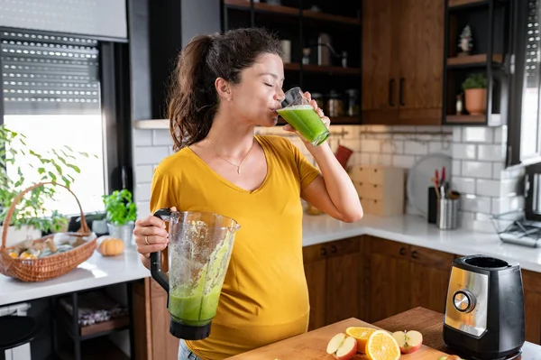 Zwangere Vrouw Koken Keuken Gezond Eten Concept — Stockfoto