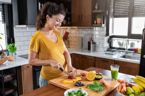 Mulher Grávida Cozinhar Cozinha Conceito Alimentação Saudável — Fotografia de Stock