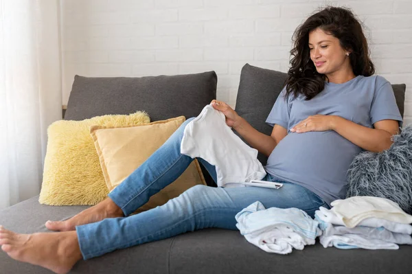 Vacker Gravid Kvinna Gör Sig Redo Att Bli Mamma — Stockfoto