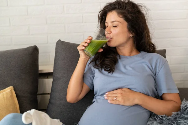 Zwangere Vrouw Drinken Smoothie — Stockfoto