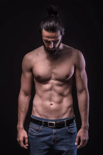 Studio Πορτρέτο Ενός Όμορφου Αρσενικό Γενειοφόρος Shirtless Άνθρωπος Δείχνει Τους — Φωτογραφία Αρχείου