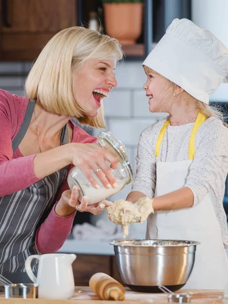 Mãe Filha Cozinhar Juntos — Fotografia de Stock