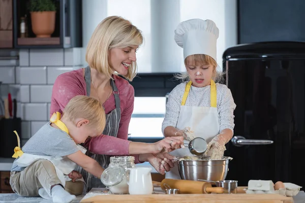 Happy Mother Cooking Daughter Son — Stock Photo, Image