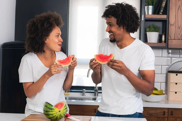 African American Couple Eating Watermelon — Stock Photo, Image
