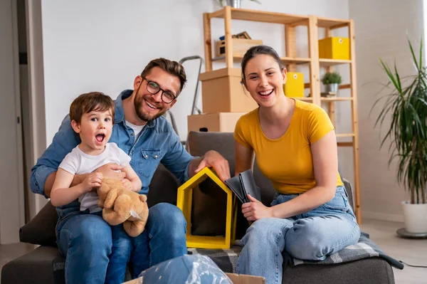 Family Moving New Apartment — Stock fotografie