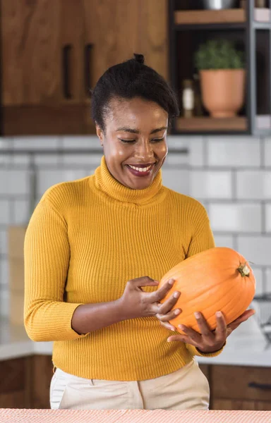 Young Smiling Black Woman Preparing Halloween Carving Pumpkin Home Kitchen — Stock Photo, Image