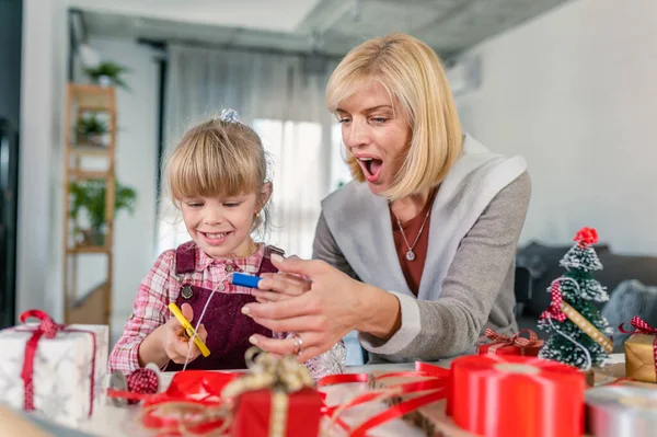 Mother Daughter Preparing Holidays Wrapping Gifts — Stock Photo, Image