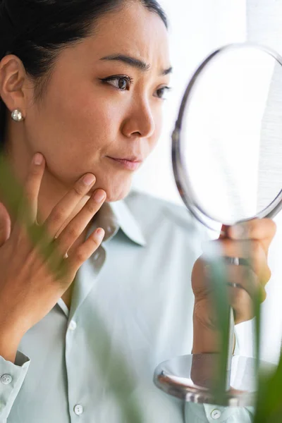 Young East Asian Woman Looking Herself Mirror — Stock Photo, Image