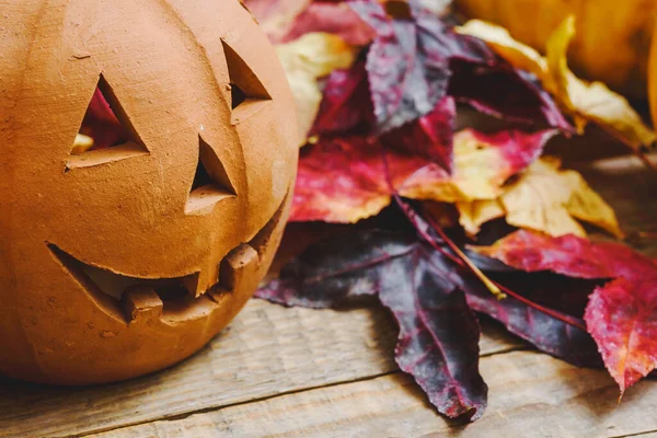 Tarjeta Felicitación Fondo Otoño Halloween Con Hojas Coloridas Calabazas Linterna — Foto de Stock