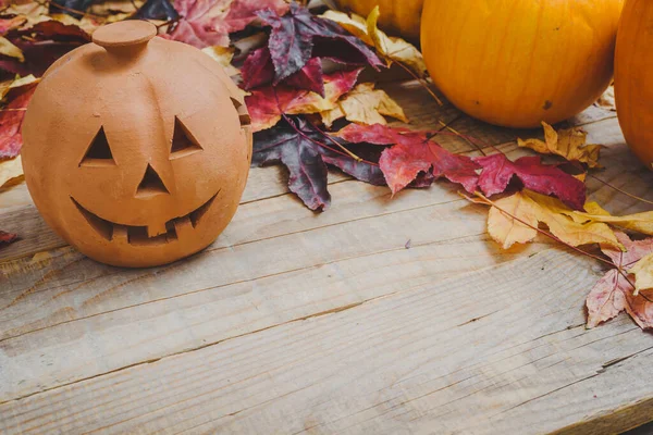 Tarjeta Felicitación Fondo Otoño Halloween Con Hojas Coloridas Calabazas Linterna — Foto de Stock