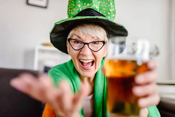 Old Irish Lady Wearing Irish Symbols Drinking Beer Toasting Camera — Stock Photo, Image