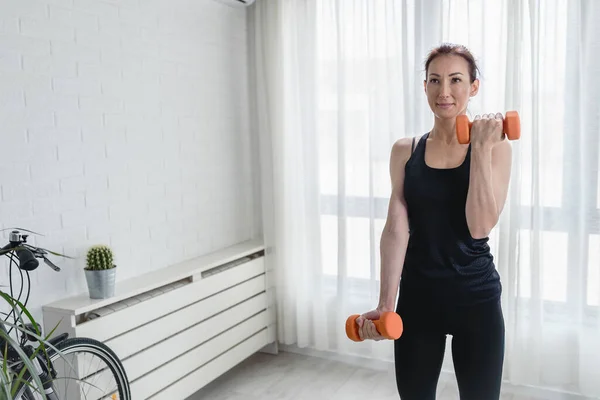 Smiling Young Woman Working Out Dumbbells Home Daily Exercise Routine — Stock Photo, Image