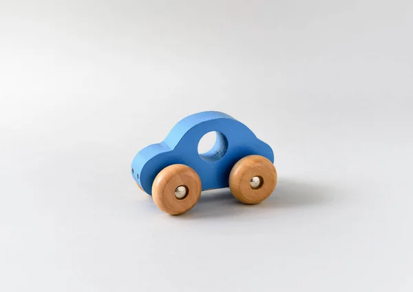 木制玩具车靠拢 — 图库照片