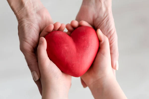 Coração Mãos Criança Adulto — Fotografia de Stock