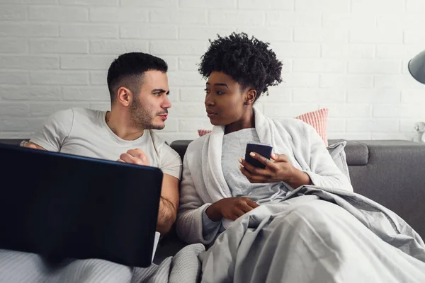 Young Multiracial Couple Using Mobile Electronic Devices Bed Internet Addiction — Stock Photo, Image