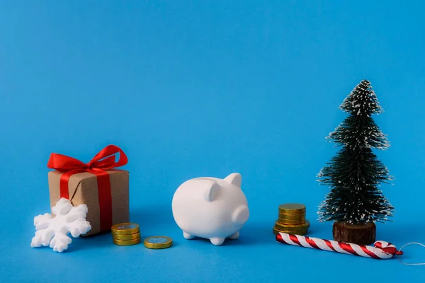 貯金箱 クリスマスのシンボル 冬休みの過ごし方の概念 — ストック写真