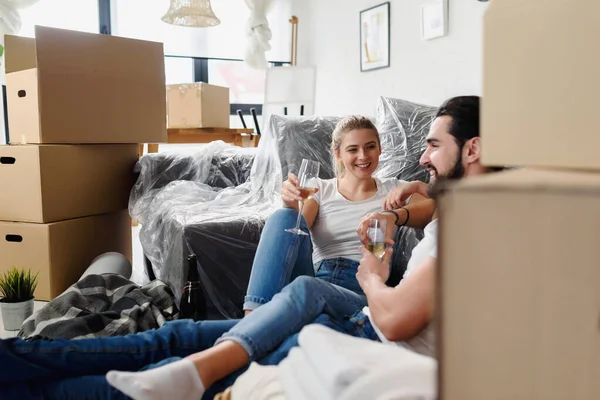 Happy Young Couple Moving New Home Sitting Floor Drinking Champagne — Stock Photo, Image