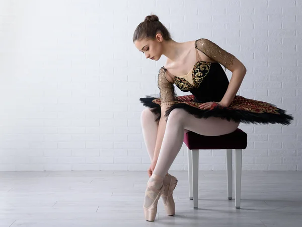 Красивая Балерина Балетной Студии — стоковое фото