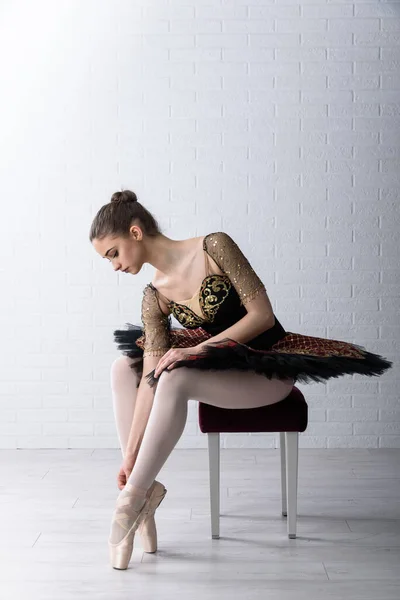 Piękna Balerina Studiu Baletowym — Zdjęcie stockowe