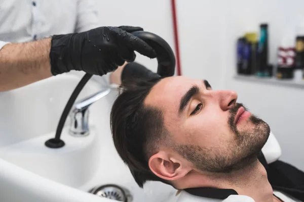 Männlicher Kunde Einem Professionellen Friseursalon — Stockfoto