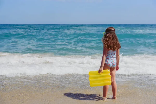 Маленька Дівчинка Пляжі — стокове фото