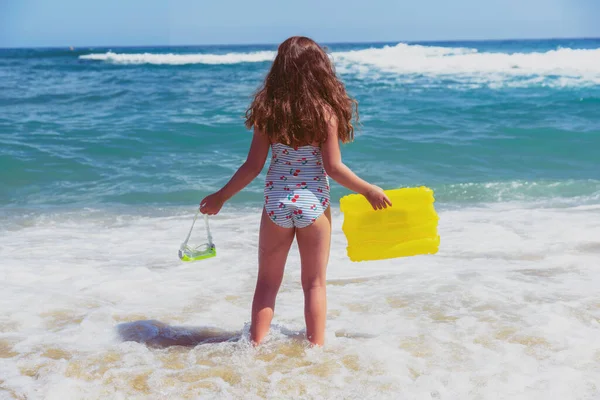 Маленька Дівчинка Пляжі — стокове фото