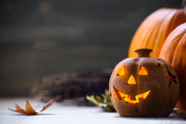 Cadılar bayramı balkabağı Jack-o-fener yakın
