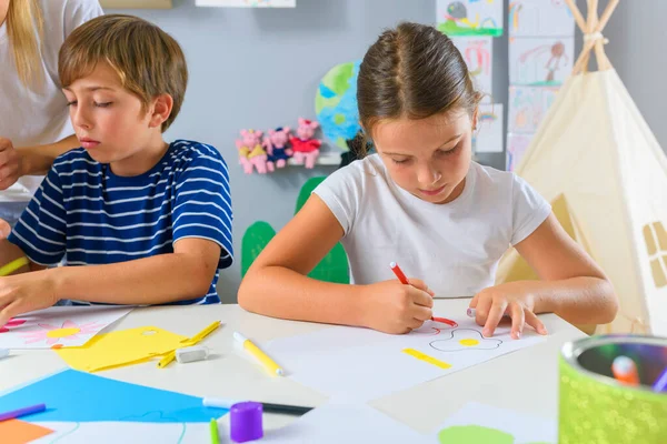 Creatieve Kinderen Creatieve Kunsten Ambachten Naschoolse Activiteiten — Stockfoto