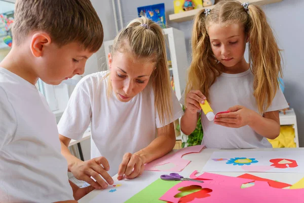 Kreatív Gyerekek Kreatív Művészetek Kézművesség Órák Iskola Utáni Tevékenységekben — Stock Fotó