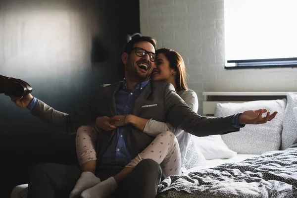 Gelukkig Paar Met Een Romantisch Moment — Stockfoto
