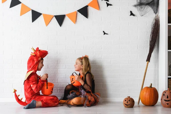 Concetto Halloween Felice Bambina Ragazzo Costume — Foto Stock