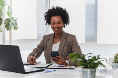 Afro-Amerikan işkadını Office