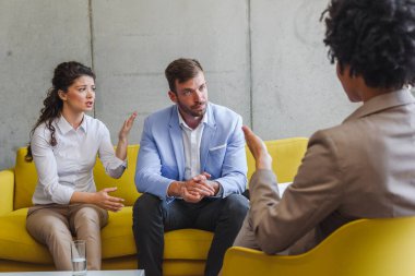 Çift terapisti, psikolog.