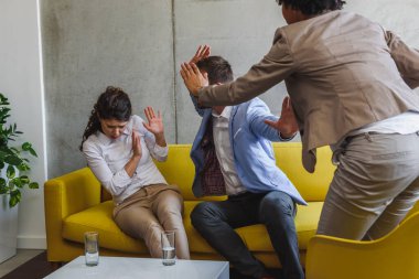 Çift terapisti, psikolog.