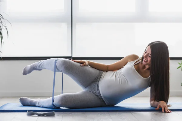 Pregnant Woman Exercising Gym — Stock Photo, Image