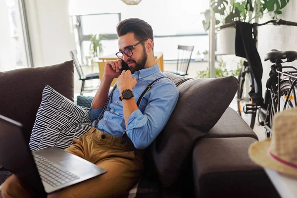 Young Man Freelancer Working Remotely Home — Stock Photo, Image