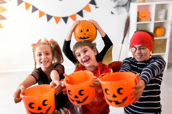 Halloween Feest Kinderen Wachten Snoep — Stockfoto