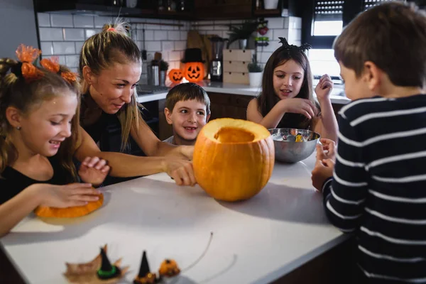 Děti Baví Připravují Halloween Party — Stock fotografie