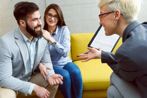 stock image Young married couple at their counselor