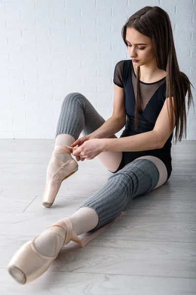 Beautiful Ballerina Getting Ready Dance — Stock Photo, Image