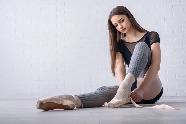 Beautiful Ballerina Getting Ready Dance — Stock Photo, Image