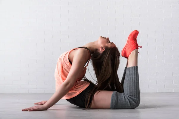 Young Beautiful Woman Stretching — Stock Photo, Image