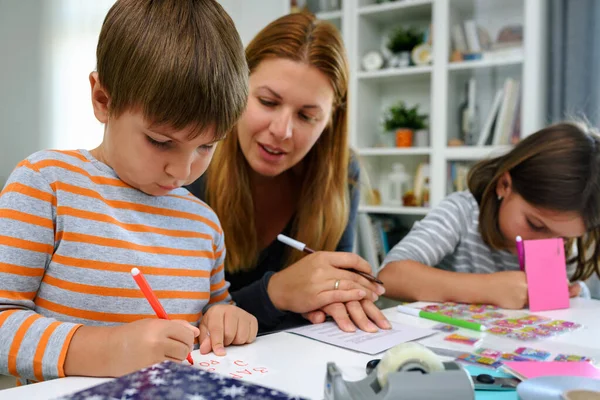 Mother Together Kids Home Writing Birthday Cards Early Education — Stock Photo, Image