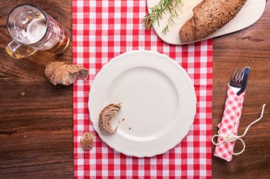 Boş Tabak Ayrıntılı Restoran Masası
