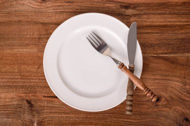 Tabak Bıçağı ve Çatal Tahta Restoran Masası
