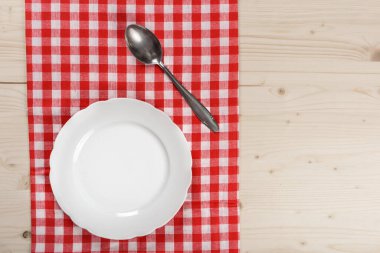 Boş Tabak Ayrıntılı Restoran Masası