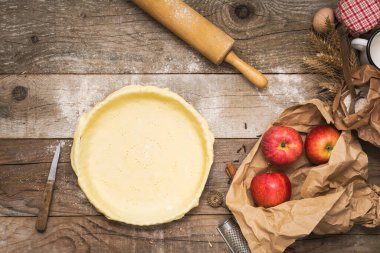 Elmalı turta için Turta Kabuğu Hazırlama