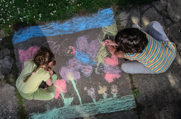 Crianças Desenho Com Giz Calçada — Fotografia de Stock