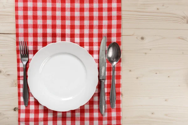 Wooden Table Checkered Red Tablecloth Plate Fork Knife — Stock Photo, Image