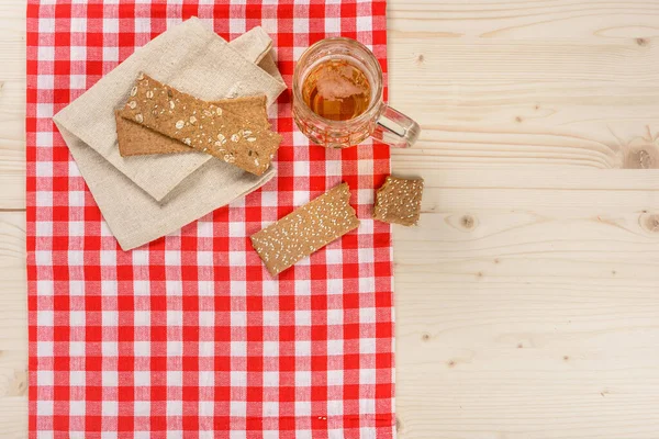 Checkered Red Tablecloth Pub Table — Stock Photo, Image